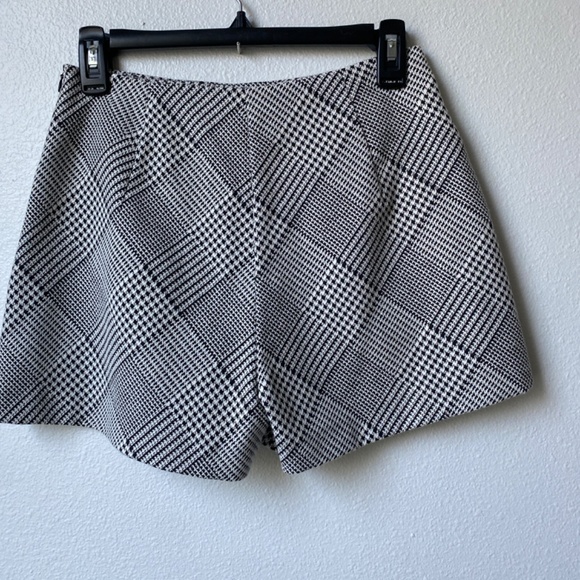 Short - Picture 2 of 4